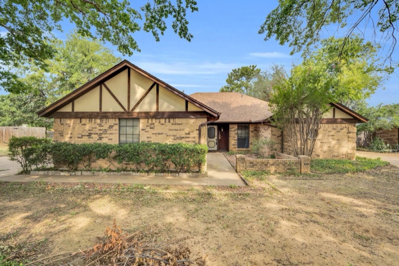 Home on Timber Ridge  Drive, Burleson, TX