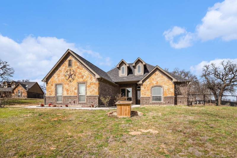Home on Clara Lee  Lane, Springtown, TX