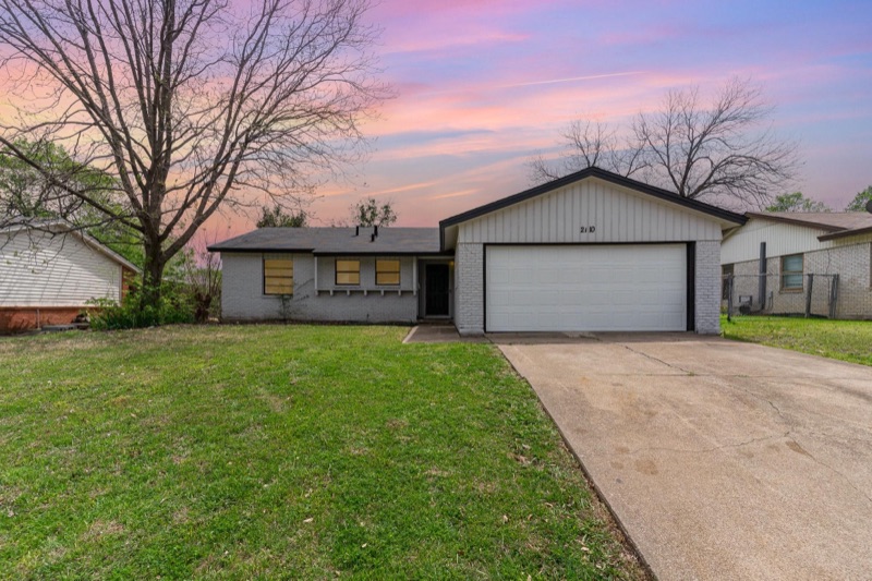 Home on Brookshire  Street, Arlington, TX