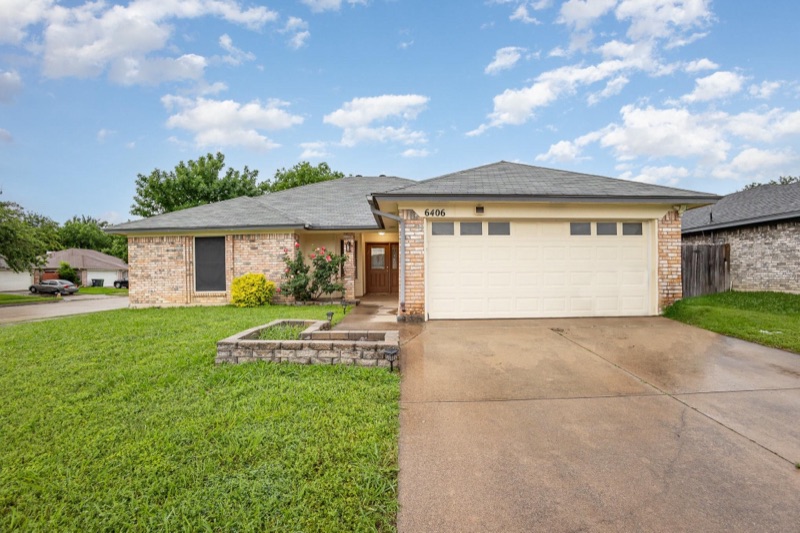 Home on Berlinetta  Drive, Arlington, TX