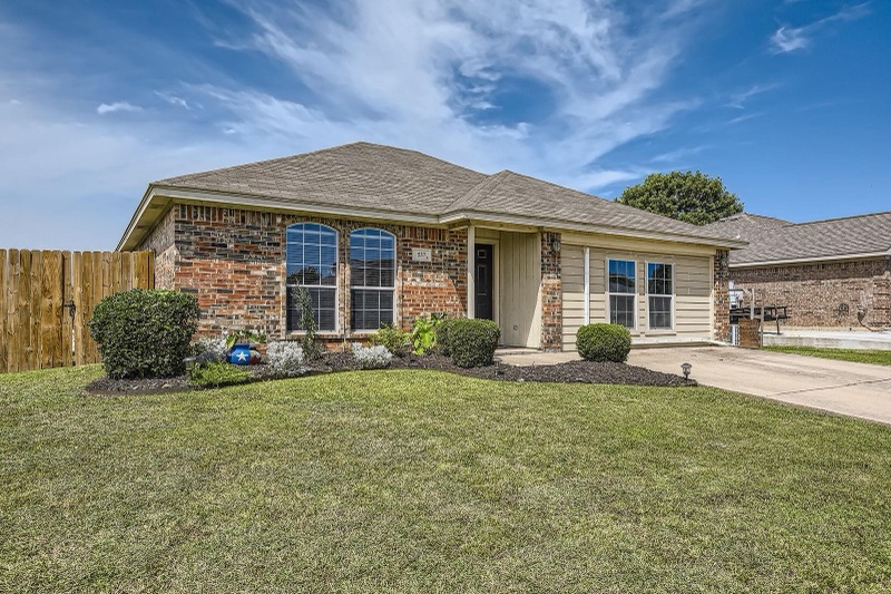 Home on Marybeth  Drive, Burleson, TX