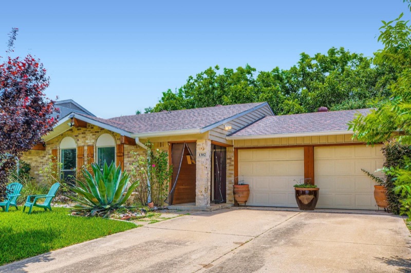 Home on N San Saba  Street, Grand Prairie, TX