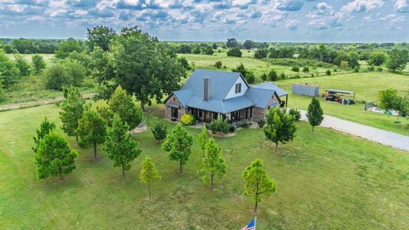 Home on Fm 1566  W, Celeste, TX