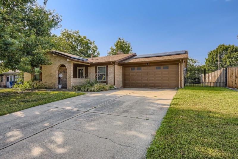 Home on E Glendale  Street, Crowley, TX