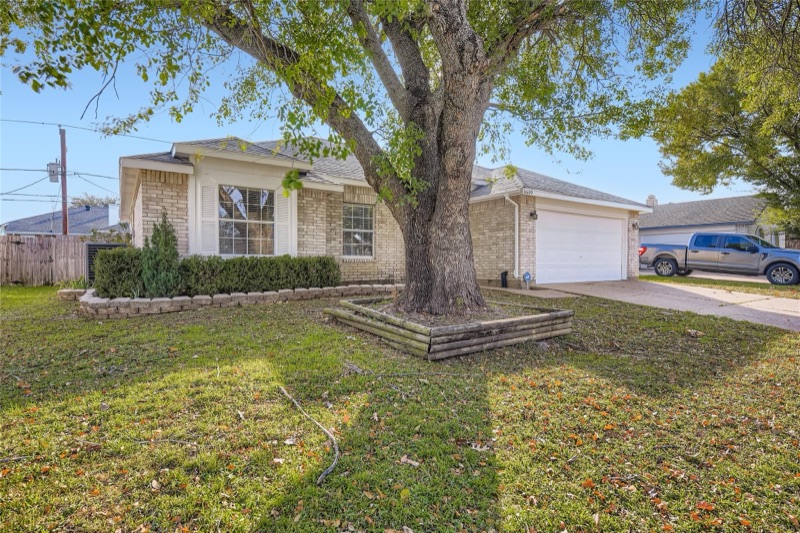 Home on Pecanwood Dr, Arlington, TX