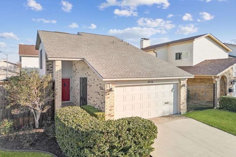 Home on Via Miramonte, Carrollton, TX