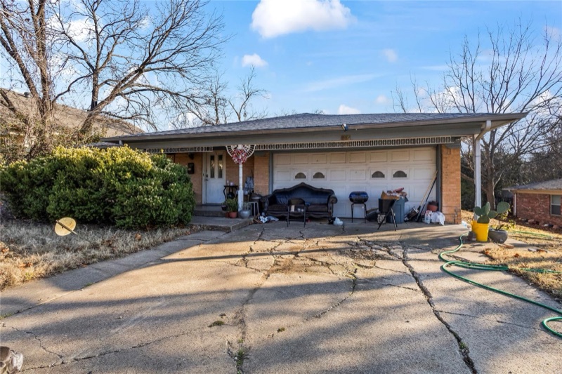 Home on Burleson St, Grand Prairie, TX