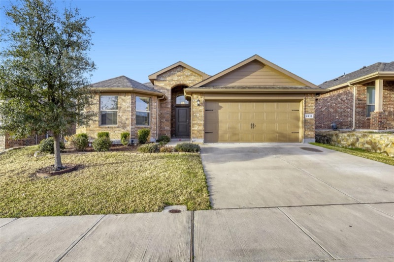 Home on Muddy Creek Dr, Fort Worth, TX