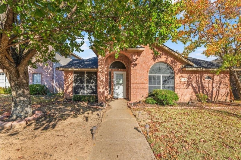 Home on Jessica Dr, Mesquite, TX